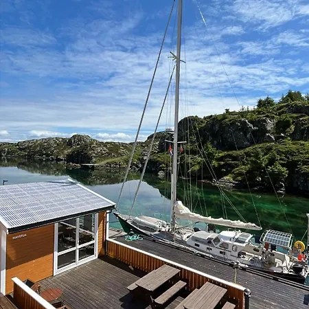 Rovaer Havhotell * Røvær